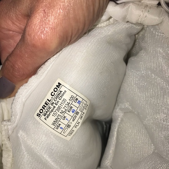 Worn twice Sorel snow boots inserts included - Picture 5 of 6